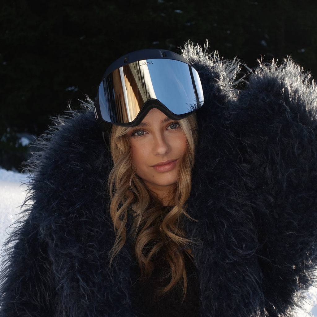 Masque de Ski Anti-Buée UV400 – Double Lentille & Vision HD

Profitez d’une visibilité parfaite sur les pistes avec ce masque de ski haut de gamme, alliant performance, confort et style. Conçu pour toutes les conditions de neige, il protège vos yeux, améliore votre vision et garantit un maintien optimal tout au long de la journée.

Caractéristiques principales
🔆 Vision & Protection

Double lentille miroir HD : clarté optimale et rendu des couleurs amélioré

Protection UV400 : bloque 100 % des rayons UVA/UV